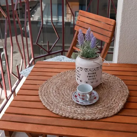 Апартамент Artistic 2 Bedroom Heart Of Kapana Ap2 *