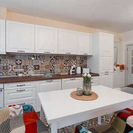 Апартамент Artistic 2 Bedroom Heart Of Kapana Ap2 Пловдив